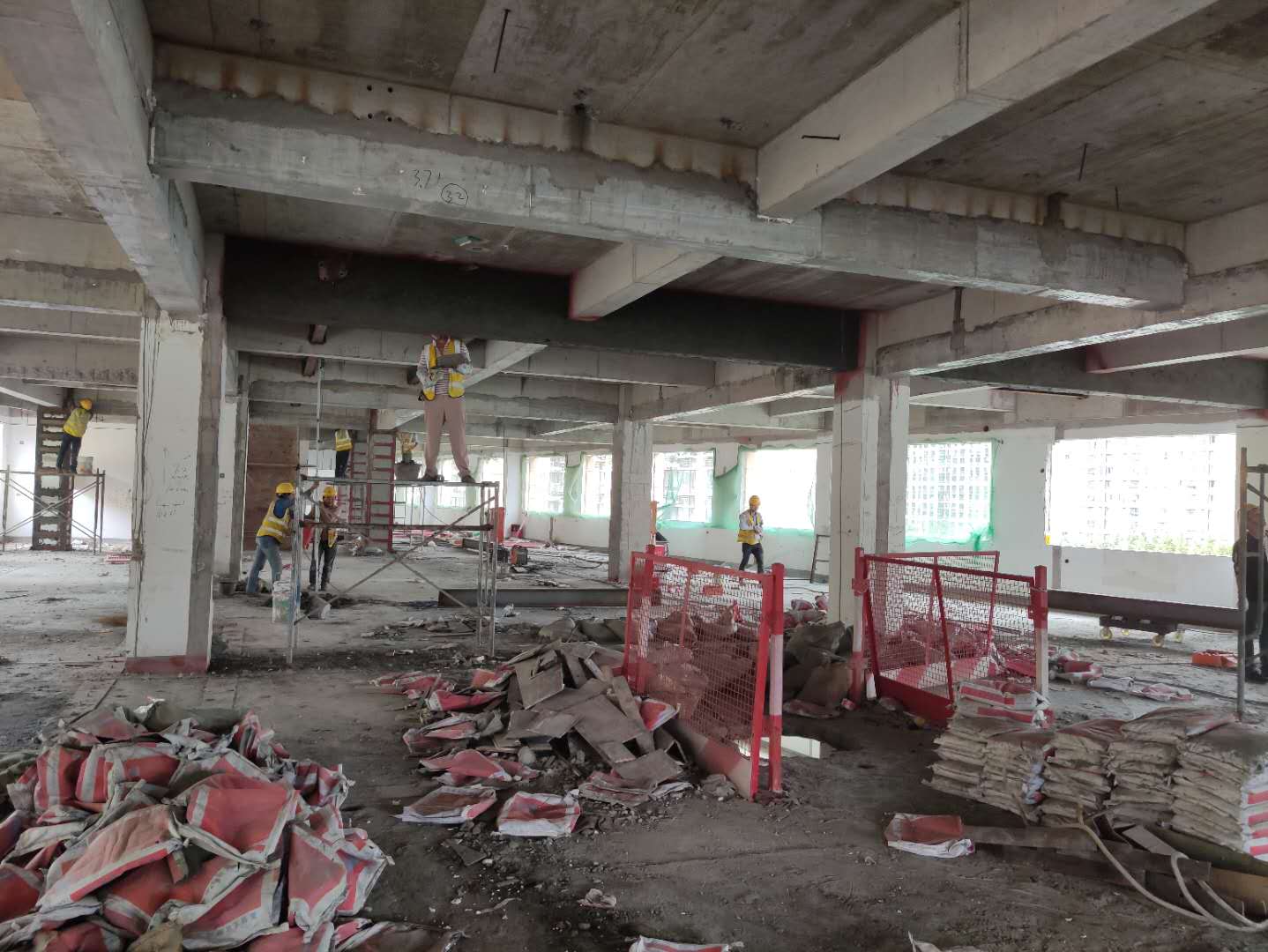 J9集团聚合物建补砂浆极适于幼区地面施工