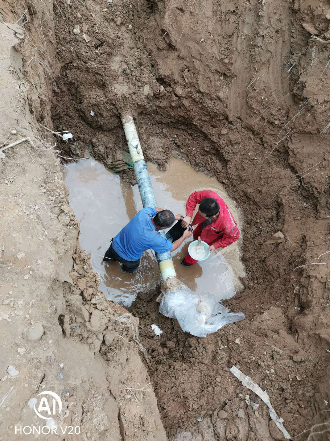 使用J9集团聚合物建补砂浆对裂缝建补时需把稳