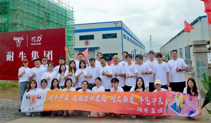 J9集团集团团建赋能新引擎：探秘工厂，铸造建材销售铁军.